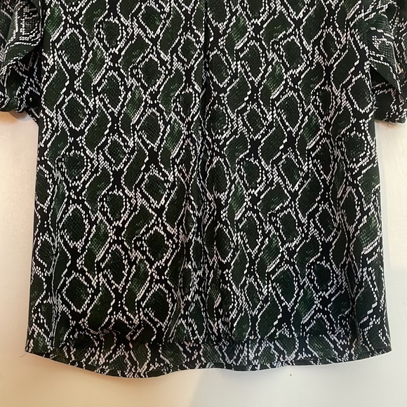 Rare Michael Kors Snakeskin Pattern Blouse 💚 - Picture 5 of 5